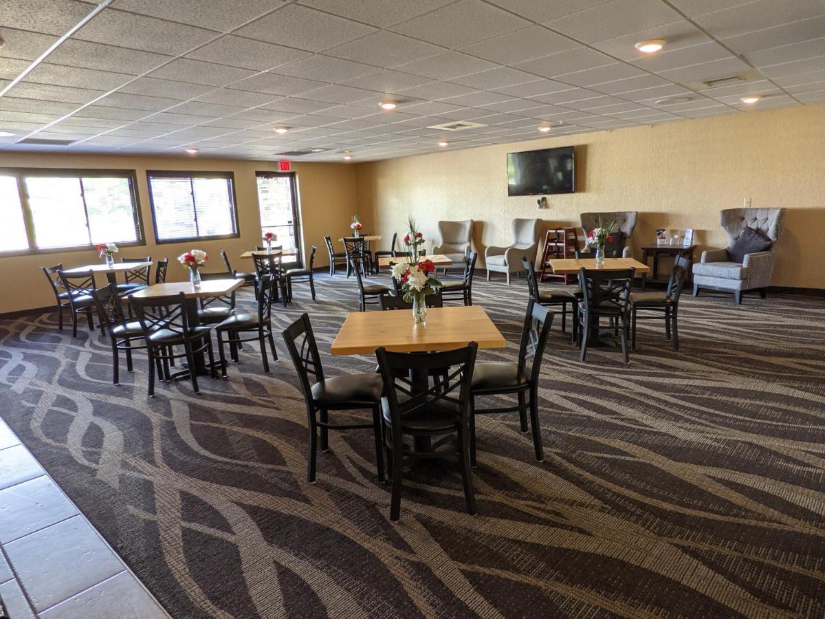 Cobblestone Inn & Suites - Merrill Eksteriør billede