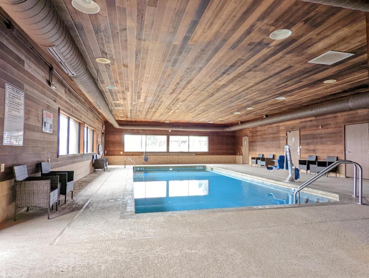 Cobblestone Inn & Suites - Merrill Eksteriør billede