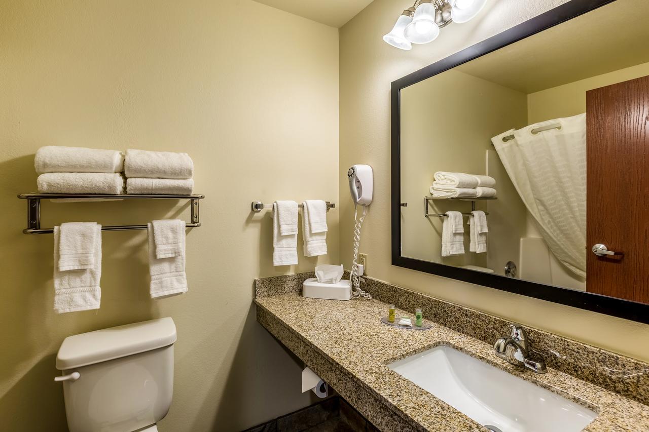 Cobblestone Inn & Suites - Merrill Eksteriør billede